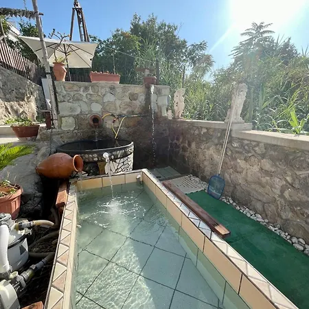 Raffaela Oda ve Kahvaltı Lacco Ameno (Isola d'Ischia)