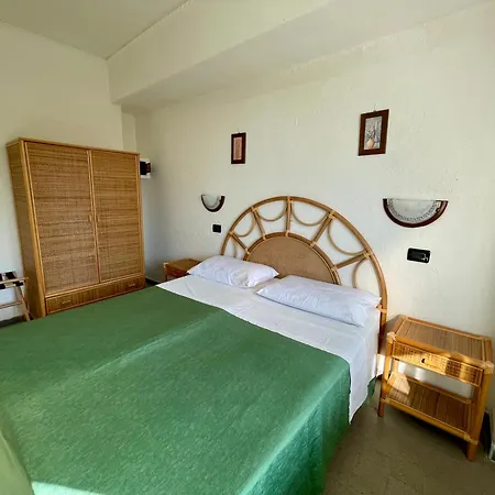 Raffaela Bed & Breakfast 2*