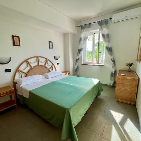 Bed & Breakfast Raffaela 2*