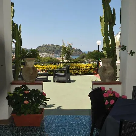 Raffaela Bed & Breakfast 2*