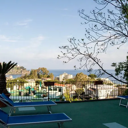 Raffaela Lacco Ameno (Isola d'Ischia)